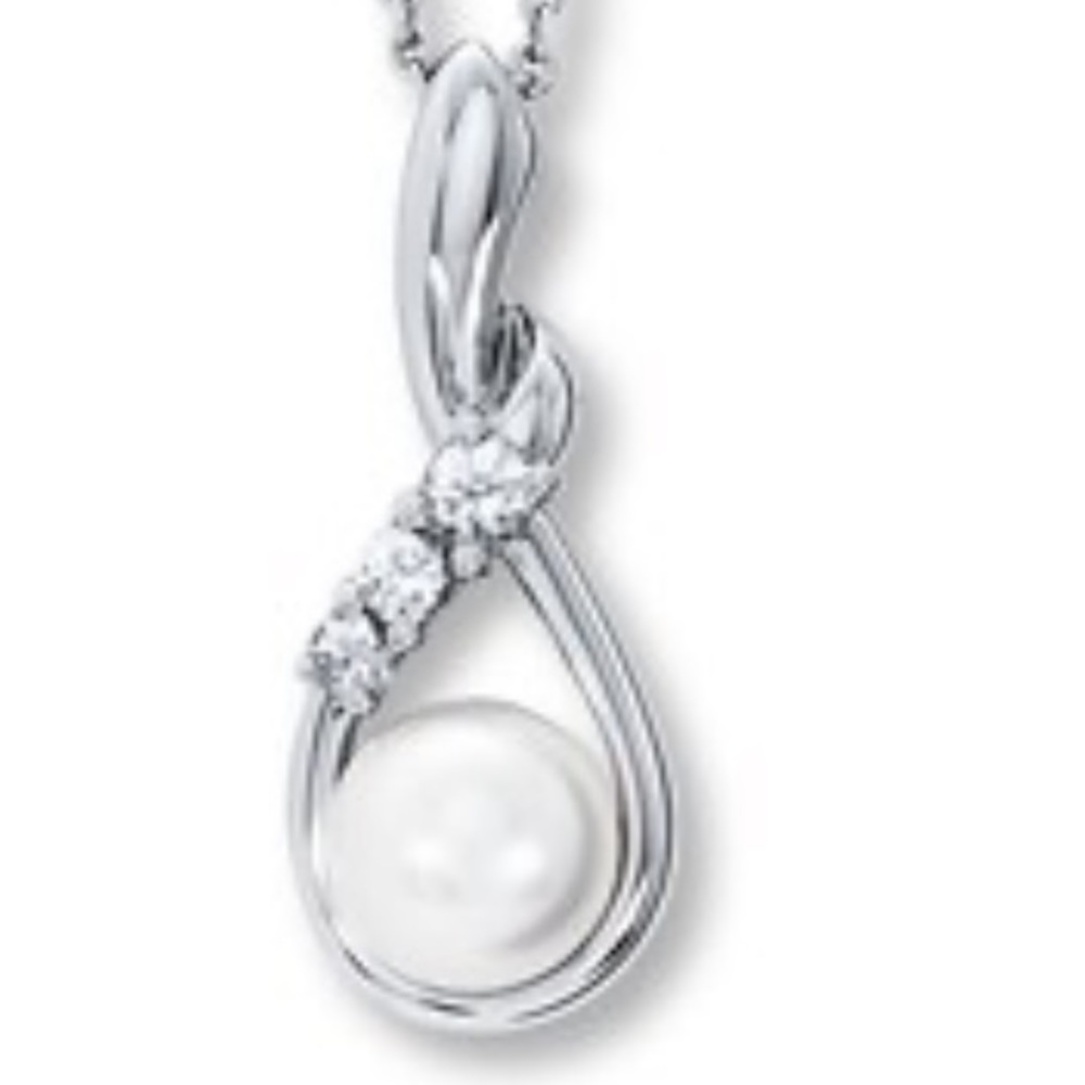 Sea Magic (Kay Jewelers) cultured pearl necklace with natural white sapphires